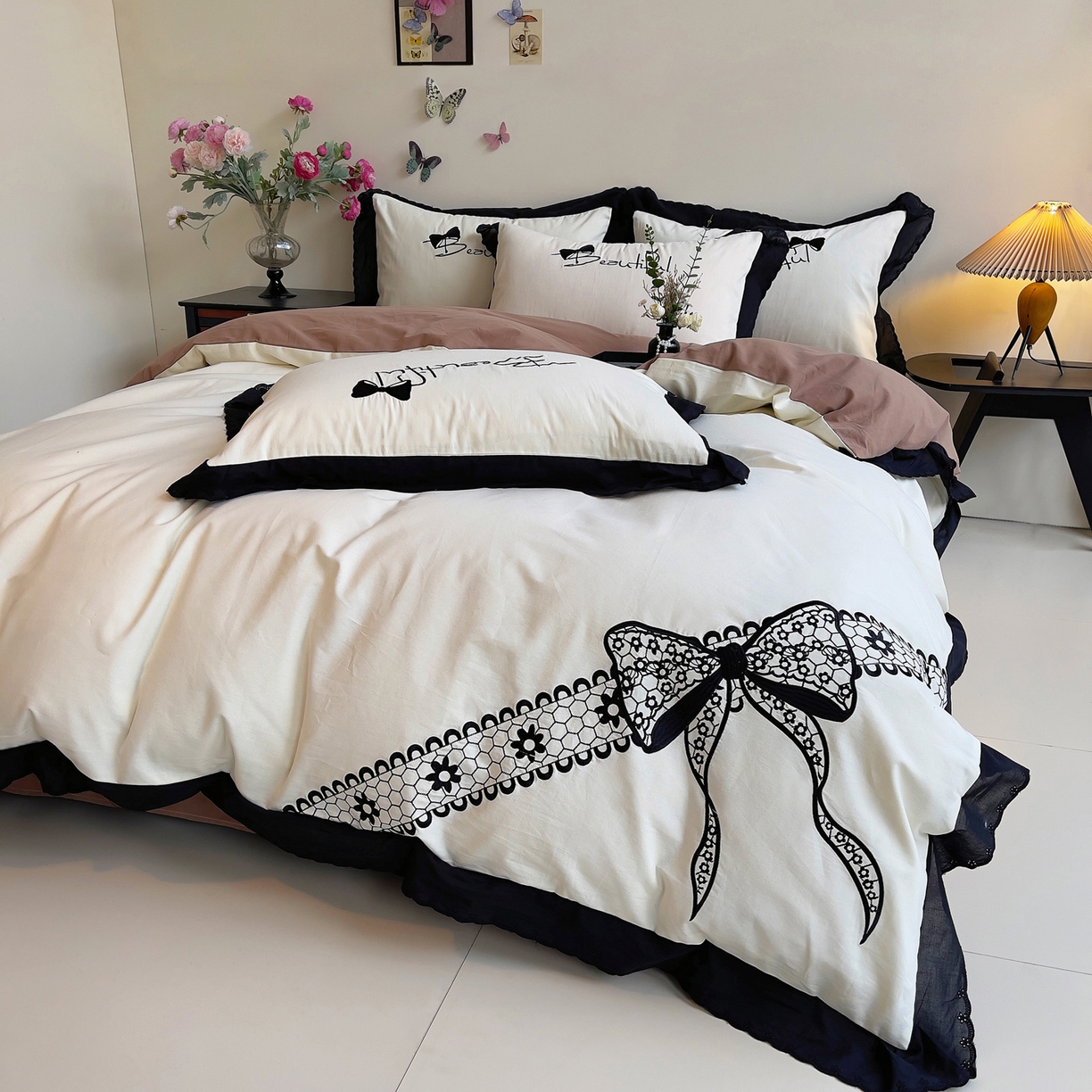 91家纺网 家纺一手货源 找家纺 炫拼家纺 2026新款全棉纯棉韩版磨毛刺绣镂空花边纯棉四件套-邂逅系列 邂逅-奶昔白