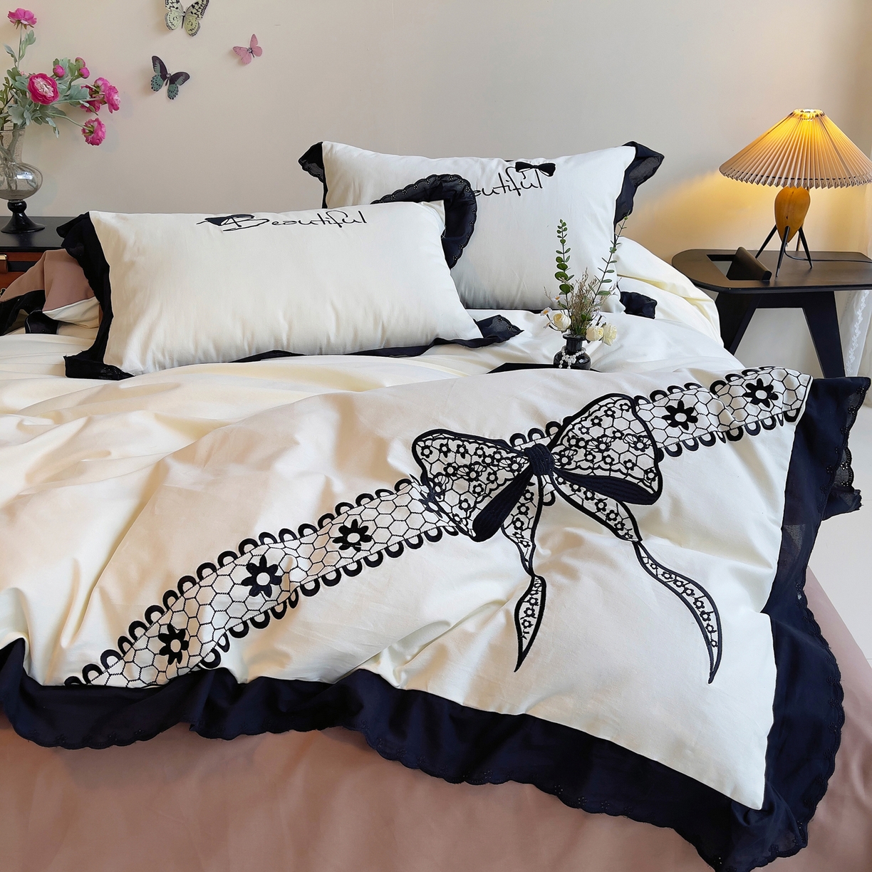 91家纺网 家纺一手货源 找家纺 炫拼家纺 2026新款全棉纯棉韩版磨毛刺绣镂空花边纯棉四件套-邂逅系列 邂逅-奶昔白