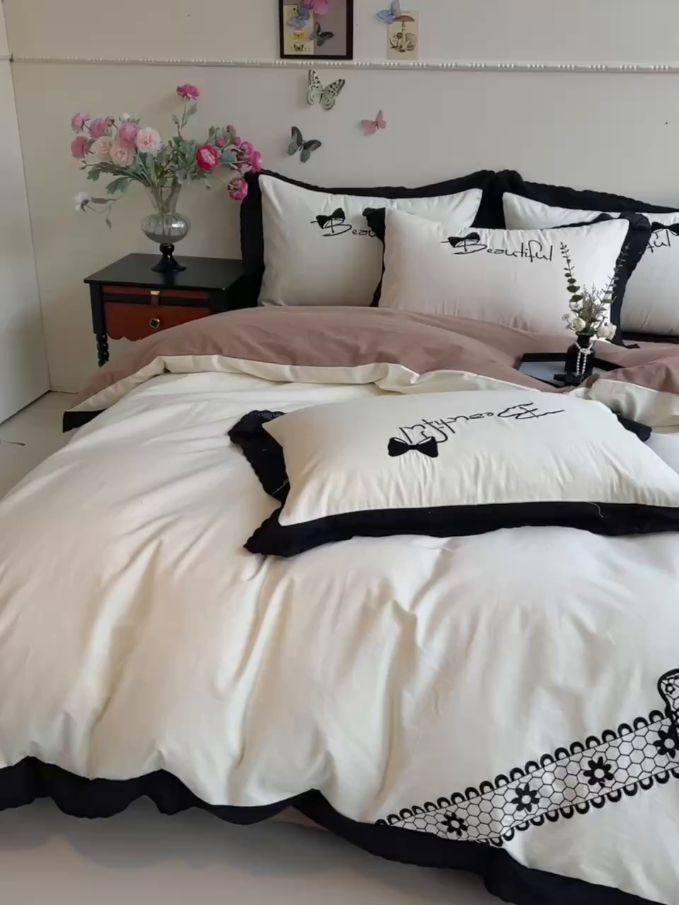 91家纺网 家纺一手货源 找家纺 炫拼家纺 2026新款全棉纯棉韩版磨毛刺绣镂空花边纯棉四件套-邂逅系列 邂逅-奶昔白