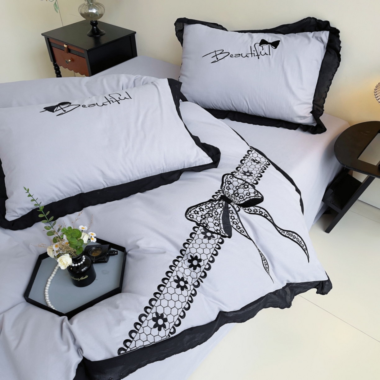 91家纺网 家纺一手货源 找家纺 炫拼家纺 2026新款全棉纯棉韩版磨毛刺绣镂空花边纯棉四件套-邂逅系列 邂逅-蓝灰