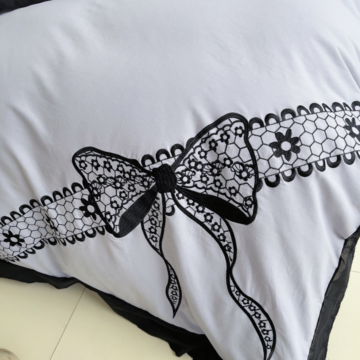 91家纺网 家纺一手货源 找家纺 炫拼家纺 2026新款全棉纯棉韩版磨毛刺绣镂空花边纯棉四件套-邂逅系列 邂逅-蓝灰