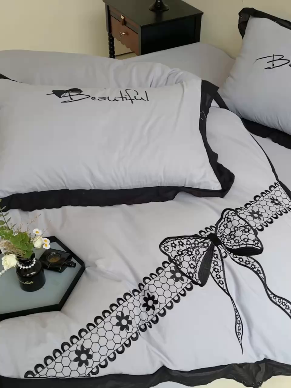 91家纺网 家纺一手货源 找家纺 炫拼家纺 2026新款全棉纯棉韩版磨毛刺绣镂空花边纯棉四件套-邂逅系列 邂逅-蓝灰