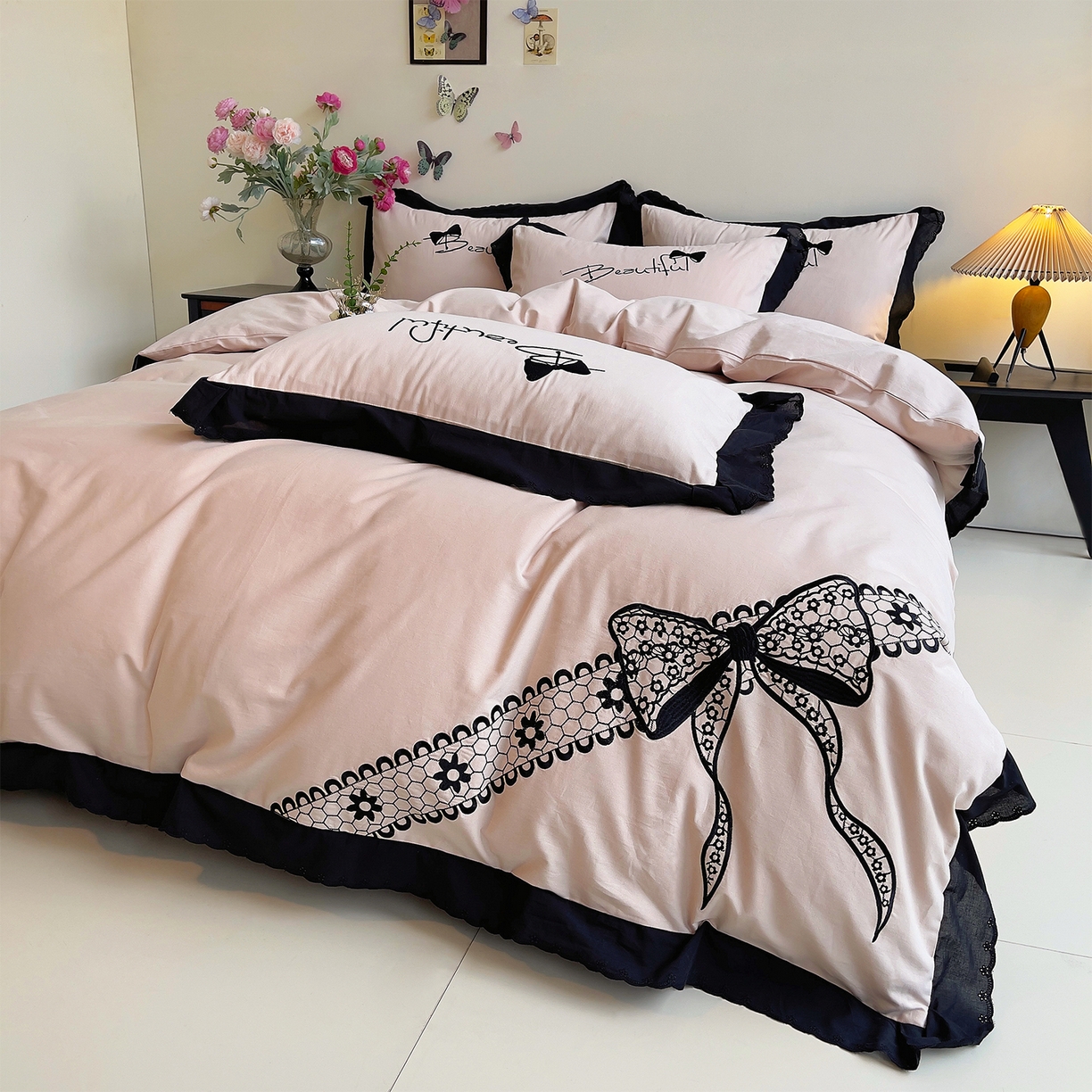 91家纺网 家纺一手货源 找家纺 炫拼家纺 2026新款全棉纯棉韩版磨毛刺绣镂空花边纯棉四件套-邂逅系列 邂逅-蜜茶粉