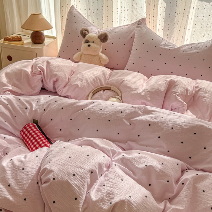 91家纺网 家纺一手货源 找家纺 森璐家纺 2025新款云感双层纱卡通萌趣四件套 遇见-奶昔波点