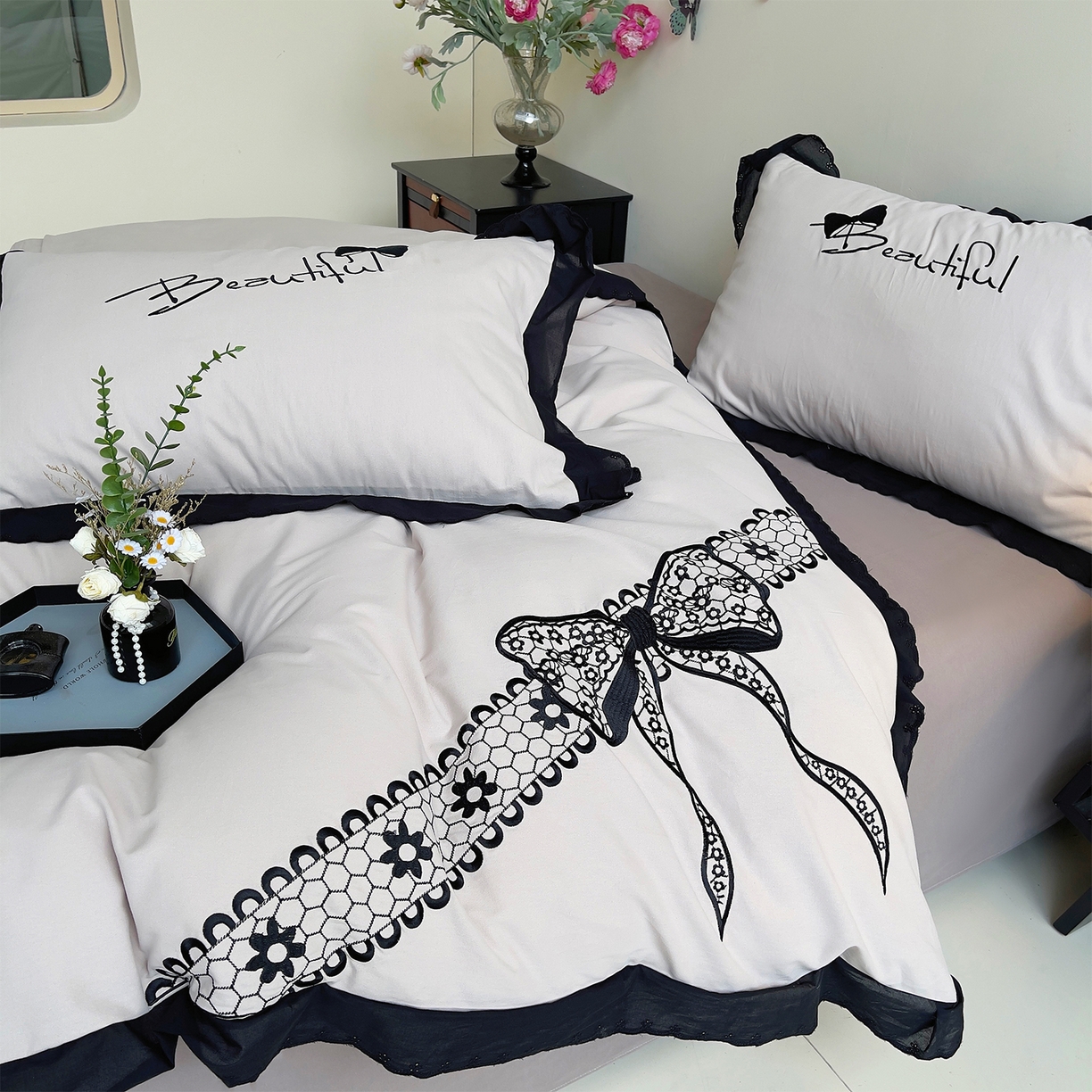 91家纺网 家纺一手货源 找家纺 炫拼家纺 2026新款全棉纯棉韩版磨毛刺绣镂空花边纯棉四件套-邂逅系列 邂逅-奶茶