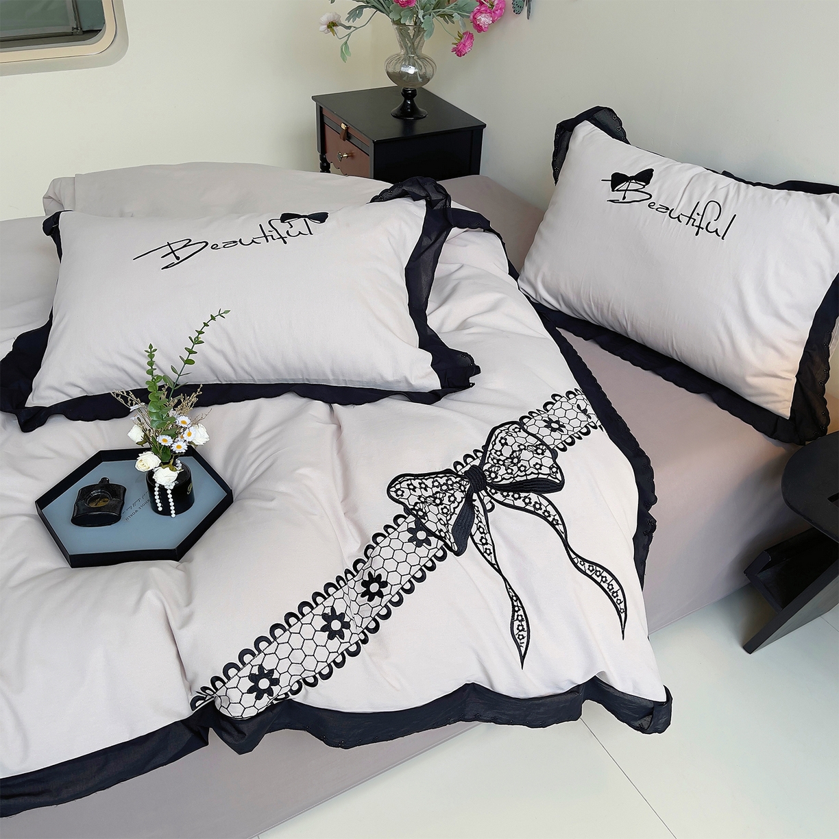 91家纺网 家纺一手货源 找家纺 炫拼家纺 2026新款全棉纯棉韩版磨毛刺绣镂空花边纯棉四件套-邂逅系列 邂逅-奶茶