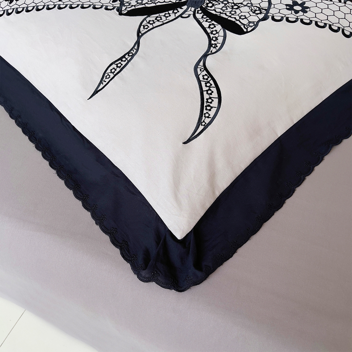 91家纺网 家纺一手货源 找家纺 炫拼家纺 2026新款全棉纯棉韩版磨毛刺绣镂空花边纯棉四件套-邂逅系列 邂逅-奶茶