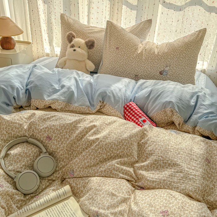 91家纺网 家纺一手货源 找家纺 森璐家纺 2025新款云感双层纱卡通萌趣四件套 遇见-樱桃小兔