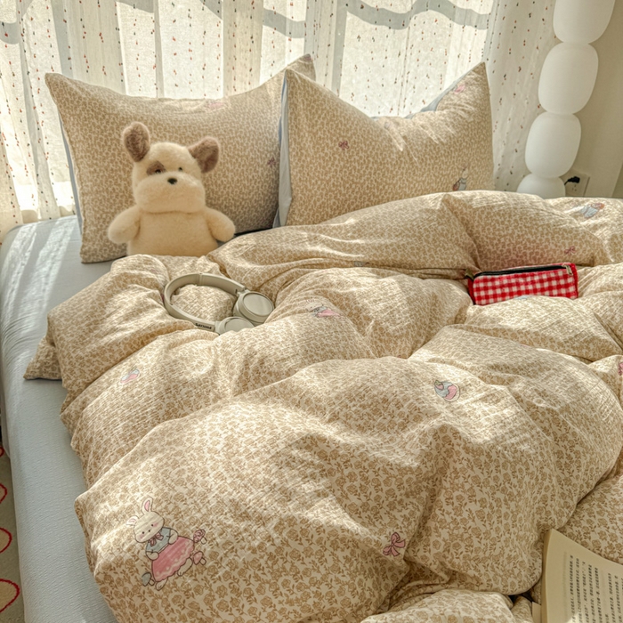 91家纺网 家纺一手货源 找家纺 森璐家纺 2025新款云感双层纱卡通萌趣四件套 遇见-樱桃小兔