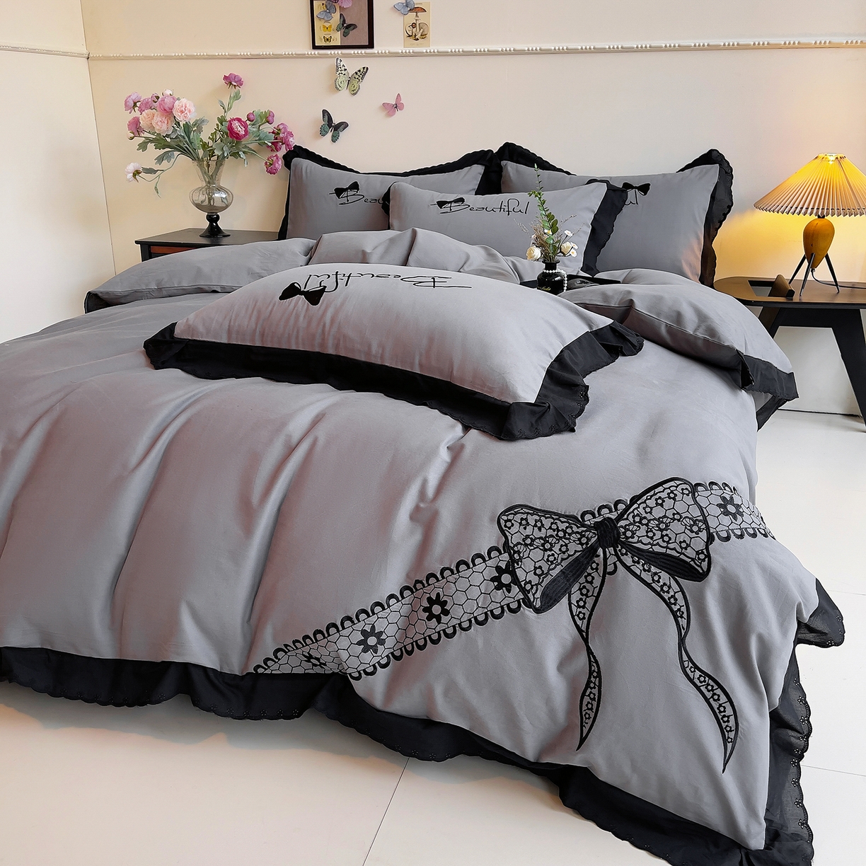 91家纺网 家纺一手货源 找家纺 炫拼家纺 2026新款全棉纯棉韩版磨毛刺绣镂空花边纯棉四件套-邂逅系列 邂逅-高级灰