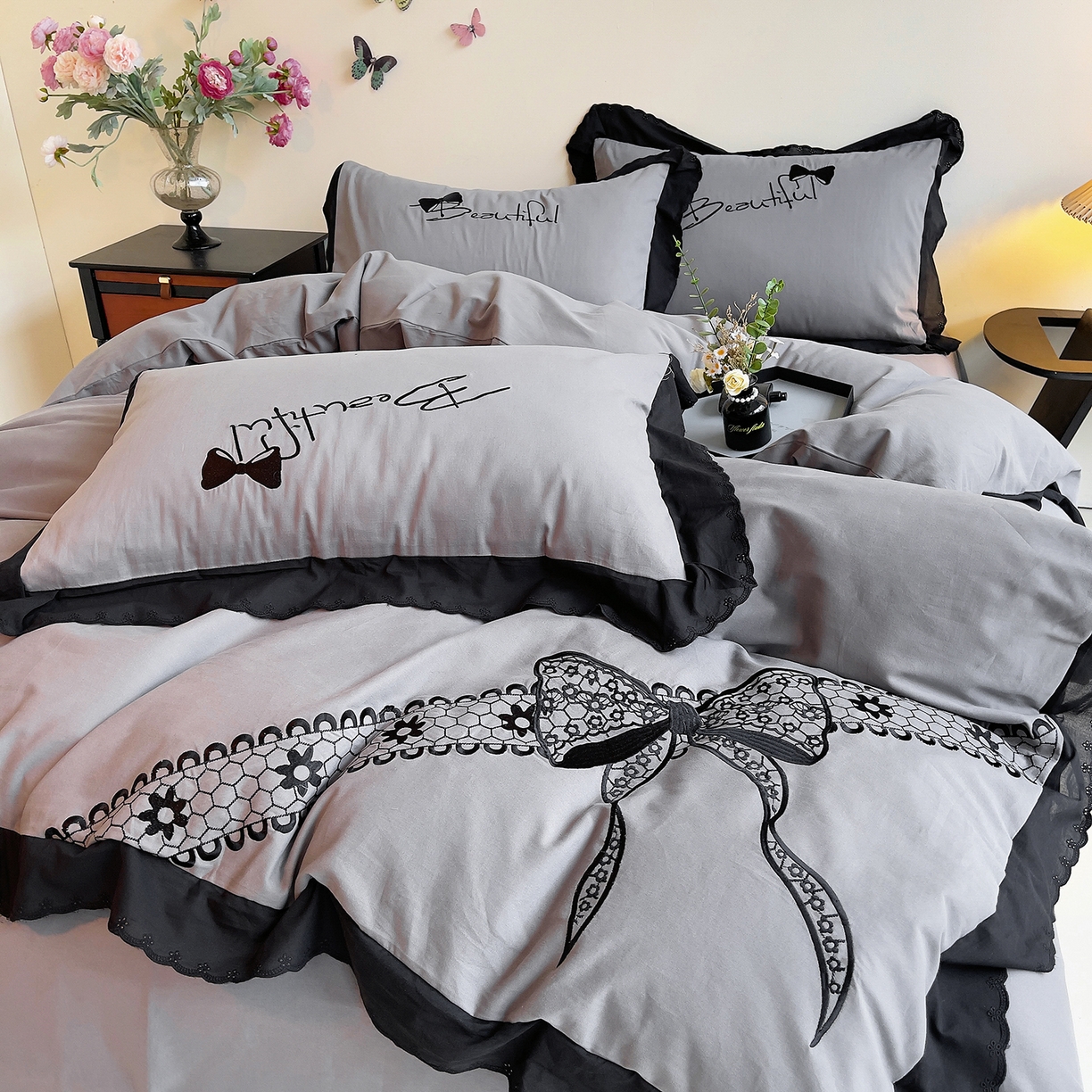 91家纺网 家纺一手货源 找家纺 炫拼家纺 2026新款全棉纯棉韩版磨毛刺绣镂空花边纯棉四件套-邂逅系列 邂逅-高级灰