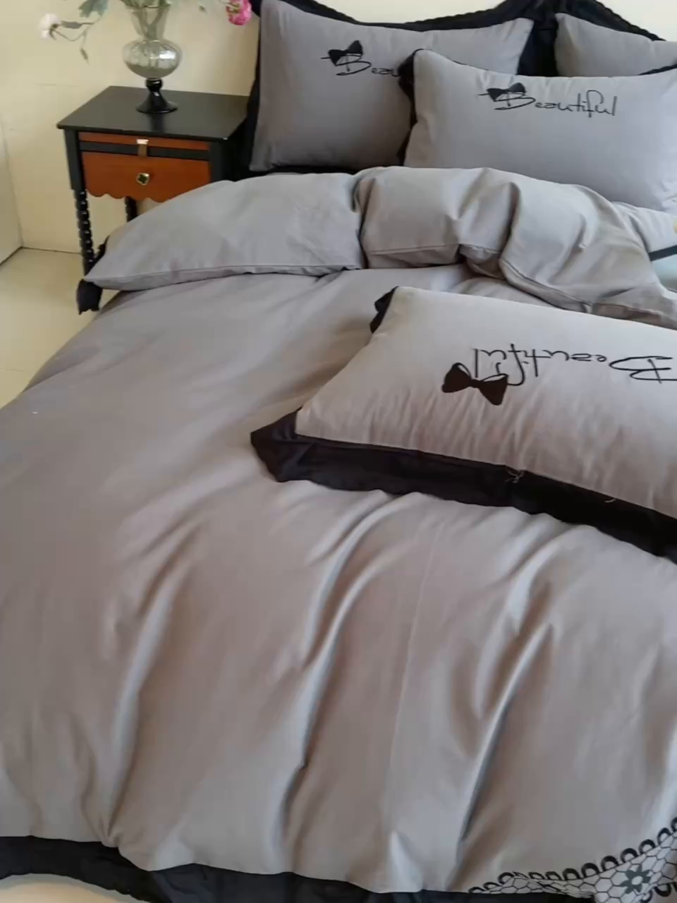 91家纺网 家纺一手货源 找家纺 炫拼家纺 2026新款全棉纯棉韩版磨毛刺绣镂空花边纯棉四件套-邂逅系列 邂逅-高级灰