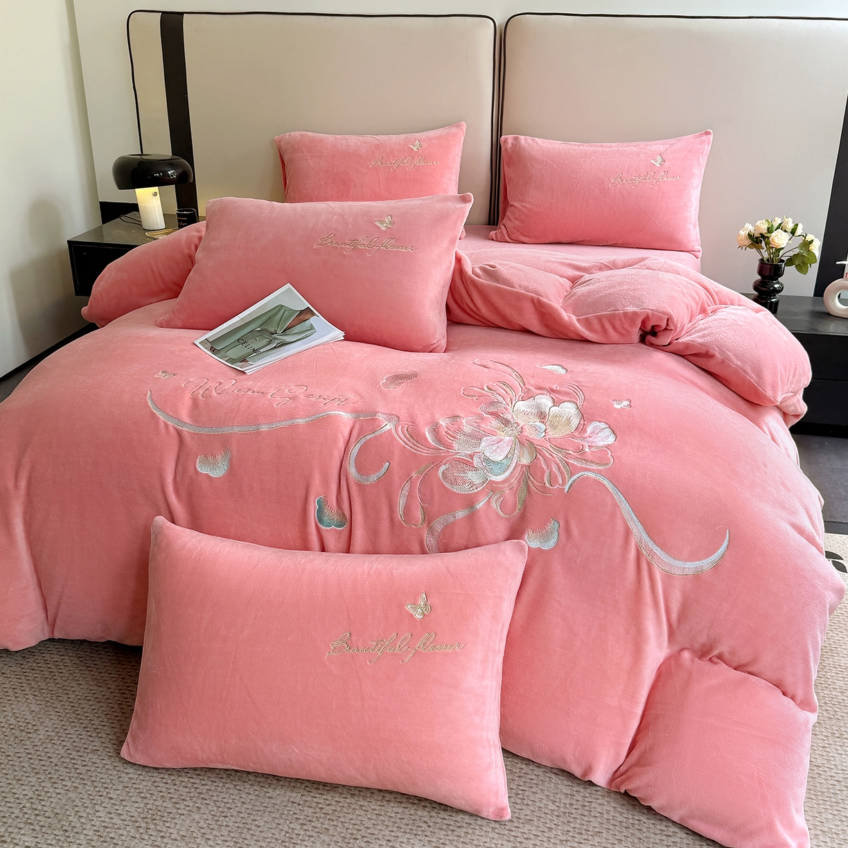 91家纺网 家纺一手货源 找家纺 （总）莱凯家纺 2025新款牛奶绒刺绣四件套