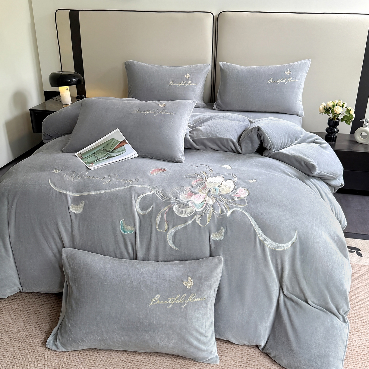 91家纺网 家纺一手货源 找家纺 莱凯家纺 2025新款牛奶绒刺绣四件套 花间醉（灰）