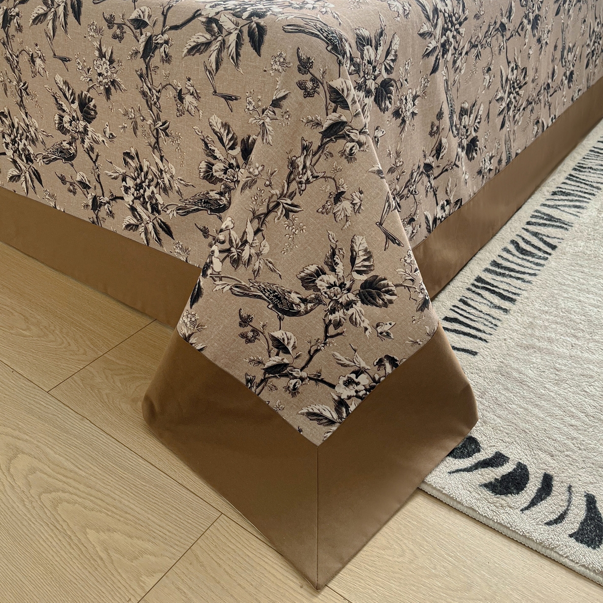 91家纺网 家纺一手货源 找家纺 慕梵家居2025新款100%全棉磨毛包边单床单 甜梦茶语