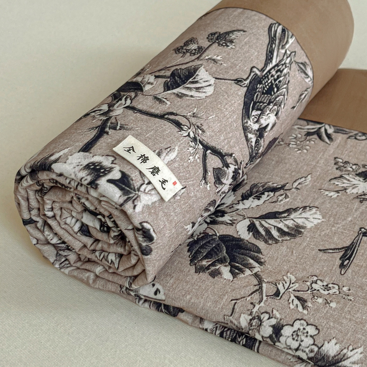 91家纺网 家纺一手货源 找家纺 慕梵家居2025新款100%全棉磨毛包边单床单 甜梦茶语