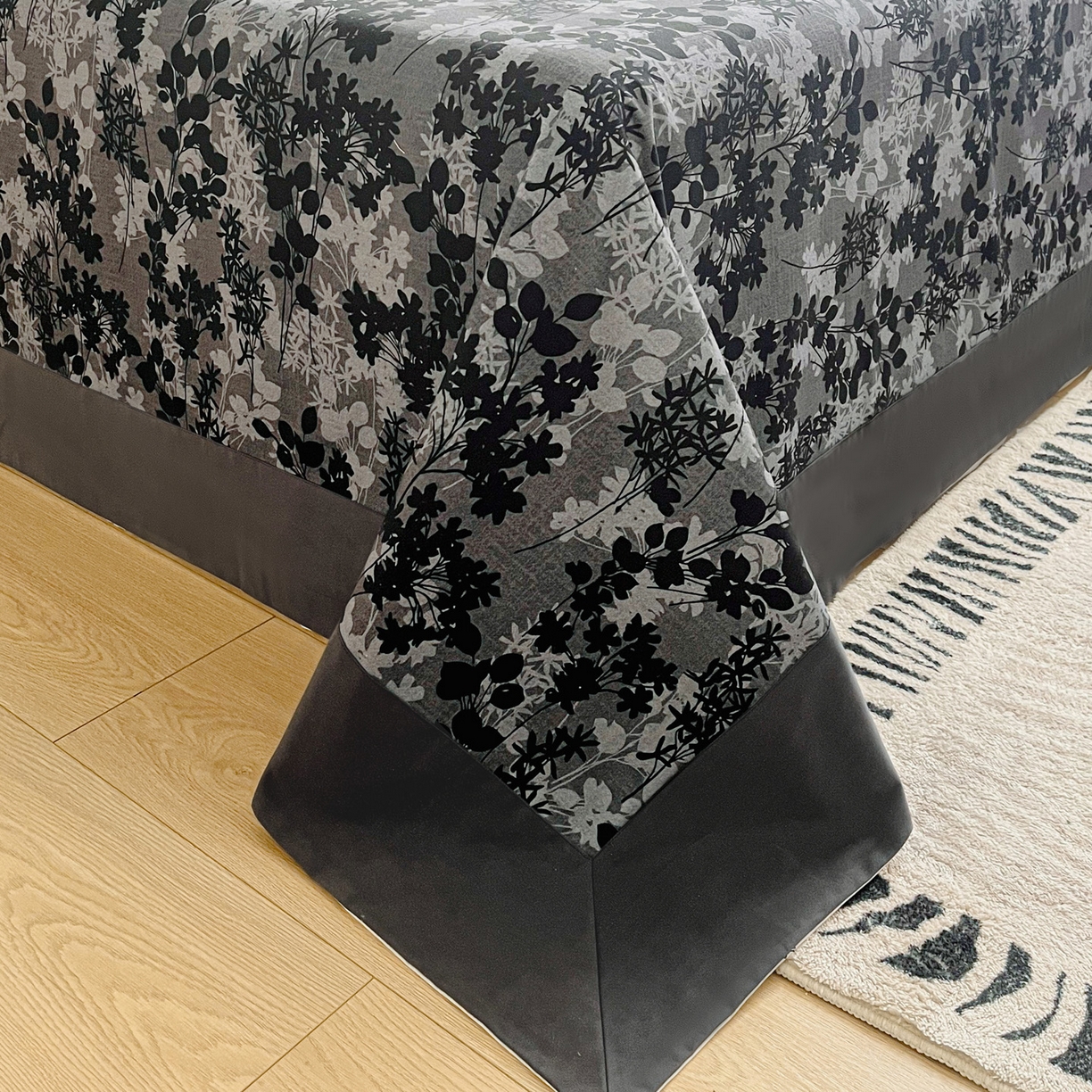 91家纺网 家纺一手货源 找家纺 慕梵家居2025新款100%全棉磨毛包边单床单 繁花藤叙