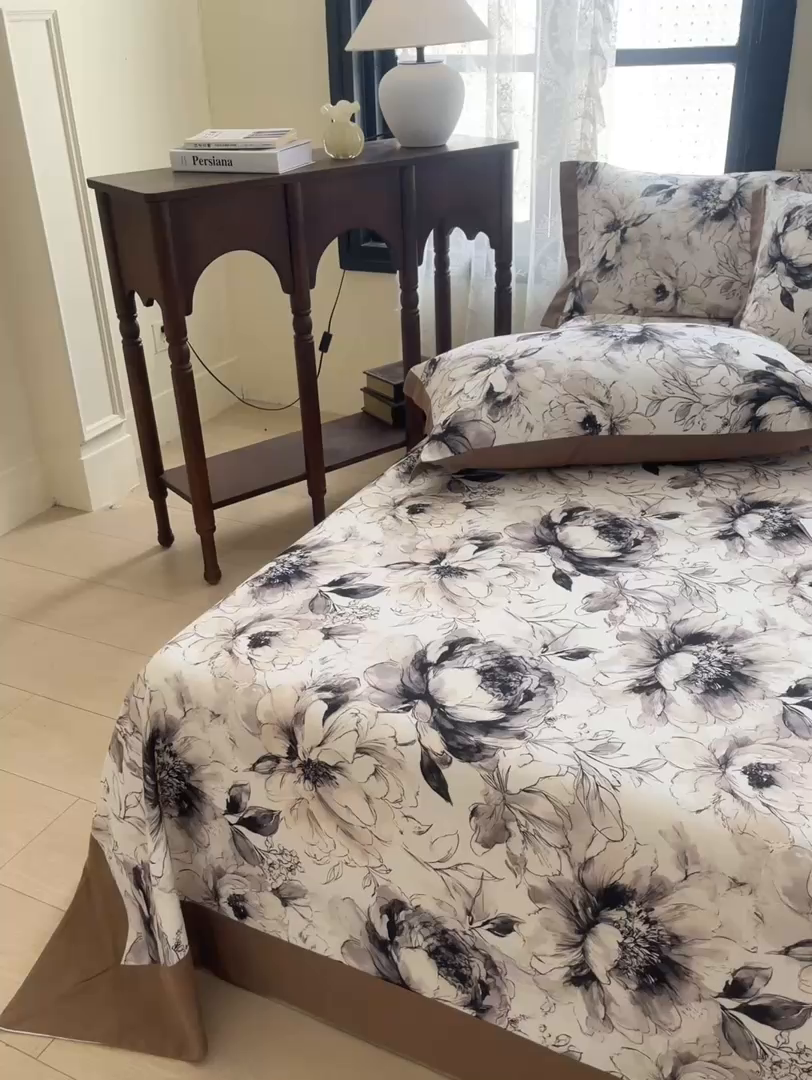 91家纺网 家纺一手货源 找家纺 慕梵家居2025新款100%全棉磨毛包边单床单 暮秋鎏金