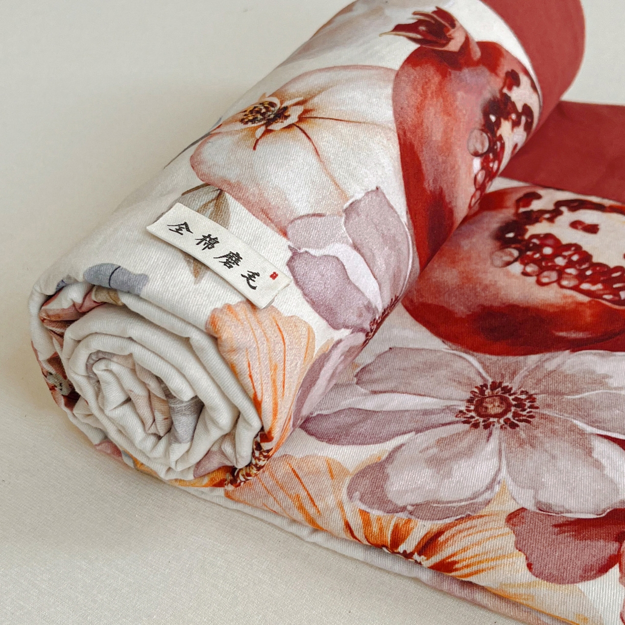 91家纺网 家纺一手货源 找家纺 慕梵家居2025新款100%全棉磨毛包边单床单 石榴花红