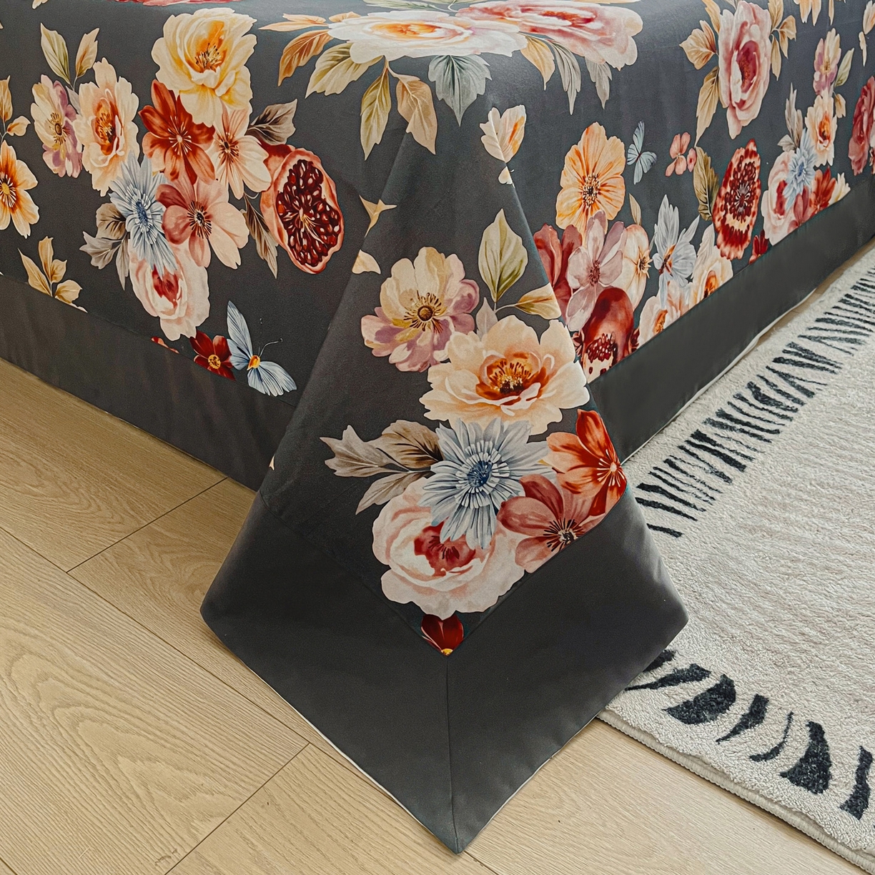 91家纺网 家纺一手货源 找家纺 慕梵家居2025新款100%全棉磨毛包边单床单 石榴花灰