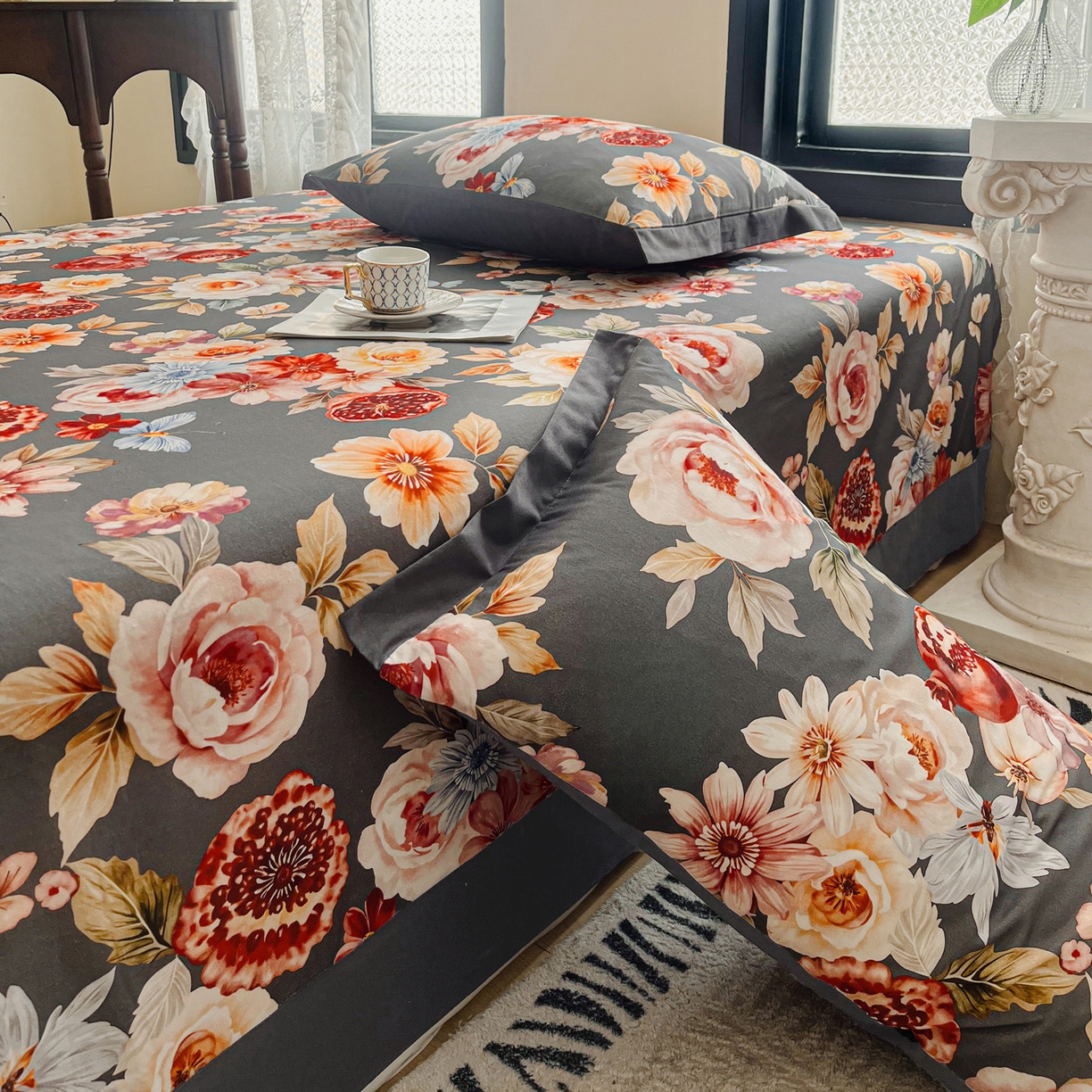 91家纺网 家纺一手货源 找家纺 慕梵家居2025新款100%全棉磨毛包边单床单 石榴花灰