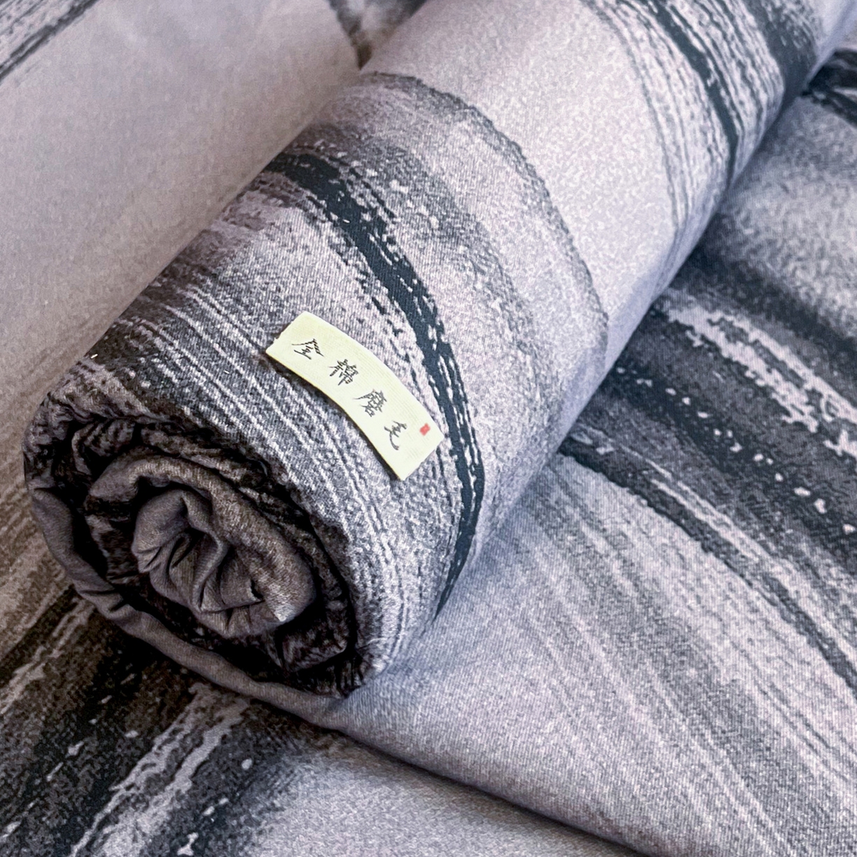 91家纺网 家纺一手货源 找家纺 慕梵家居2025新款100%全棉磨毛单床单 几何灰