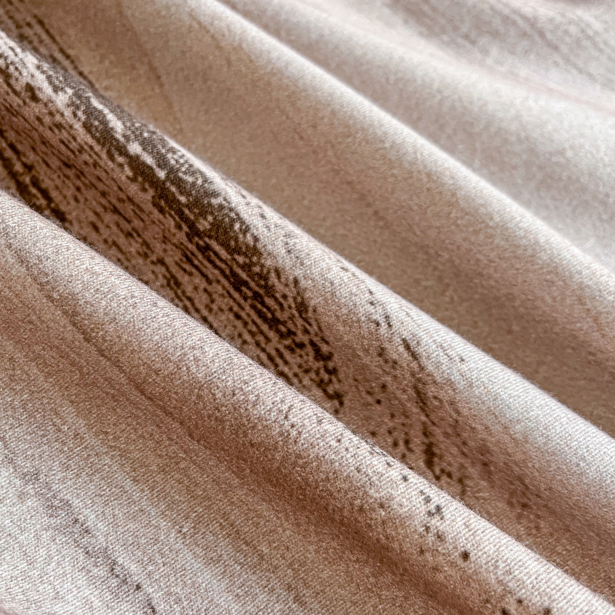 91家纺网 家纺一手货源 找家纺 慕梵家居2025新款100%全棉磨毛单床单 几何咖