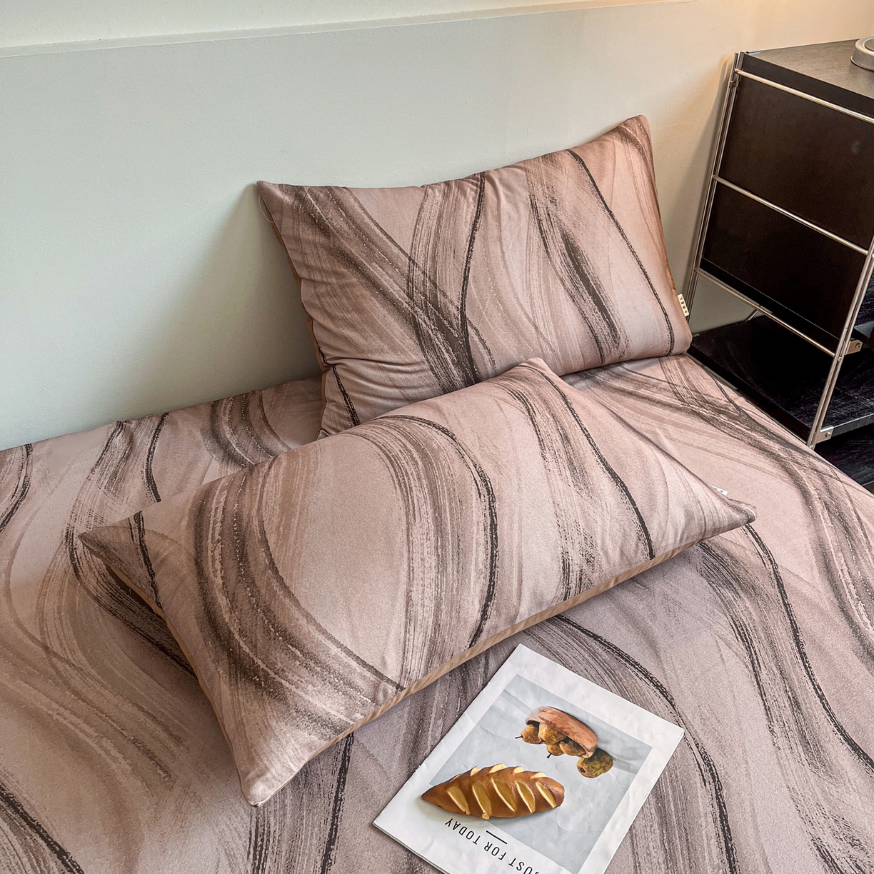 91家纺网 家纺一手货源 找家纺 慕梵家居2025新款100%全棉磨毛单床单 几何咖