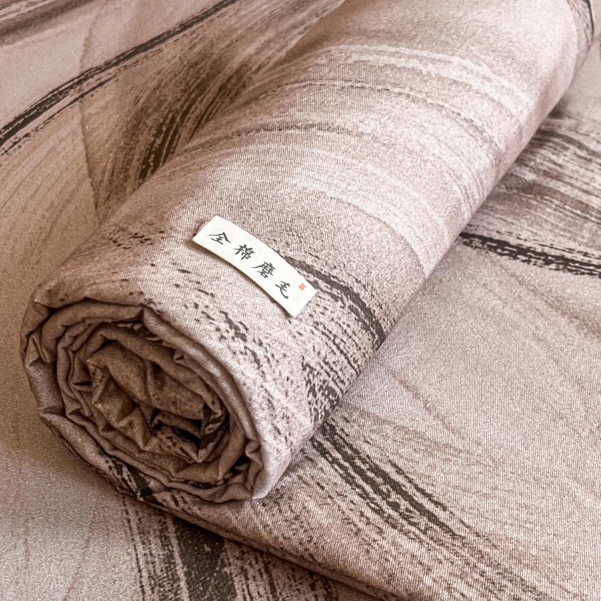 91家纺网 家纺一手货源 找家纺 慕梵家居2025新款100%全棉磨毛单床单 几何咖