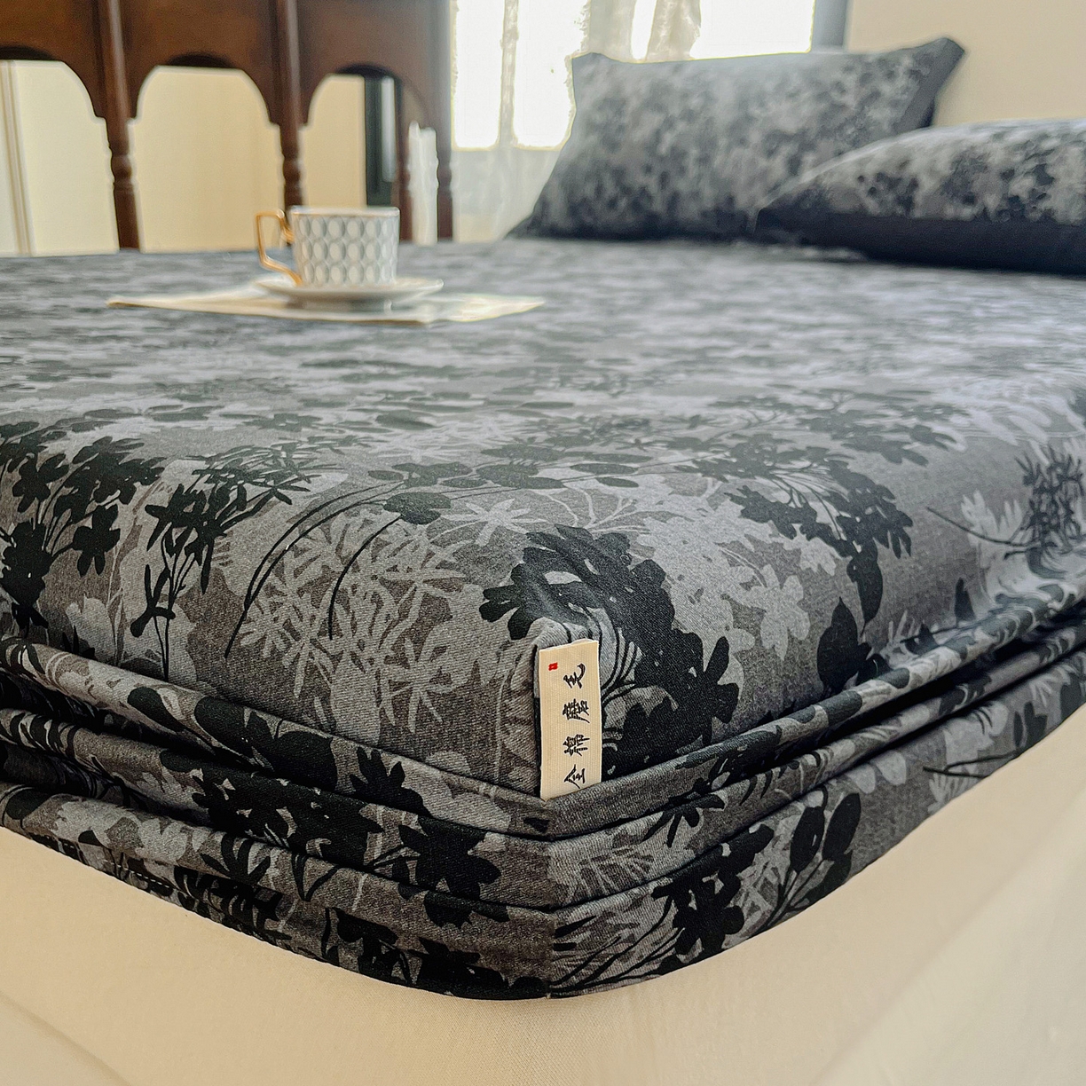 91家纺网 家纺一手货源 找家纺 慕梵家居2025新款100%全棉磨毛包边款床笠 繁花藤叙