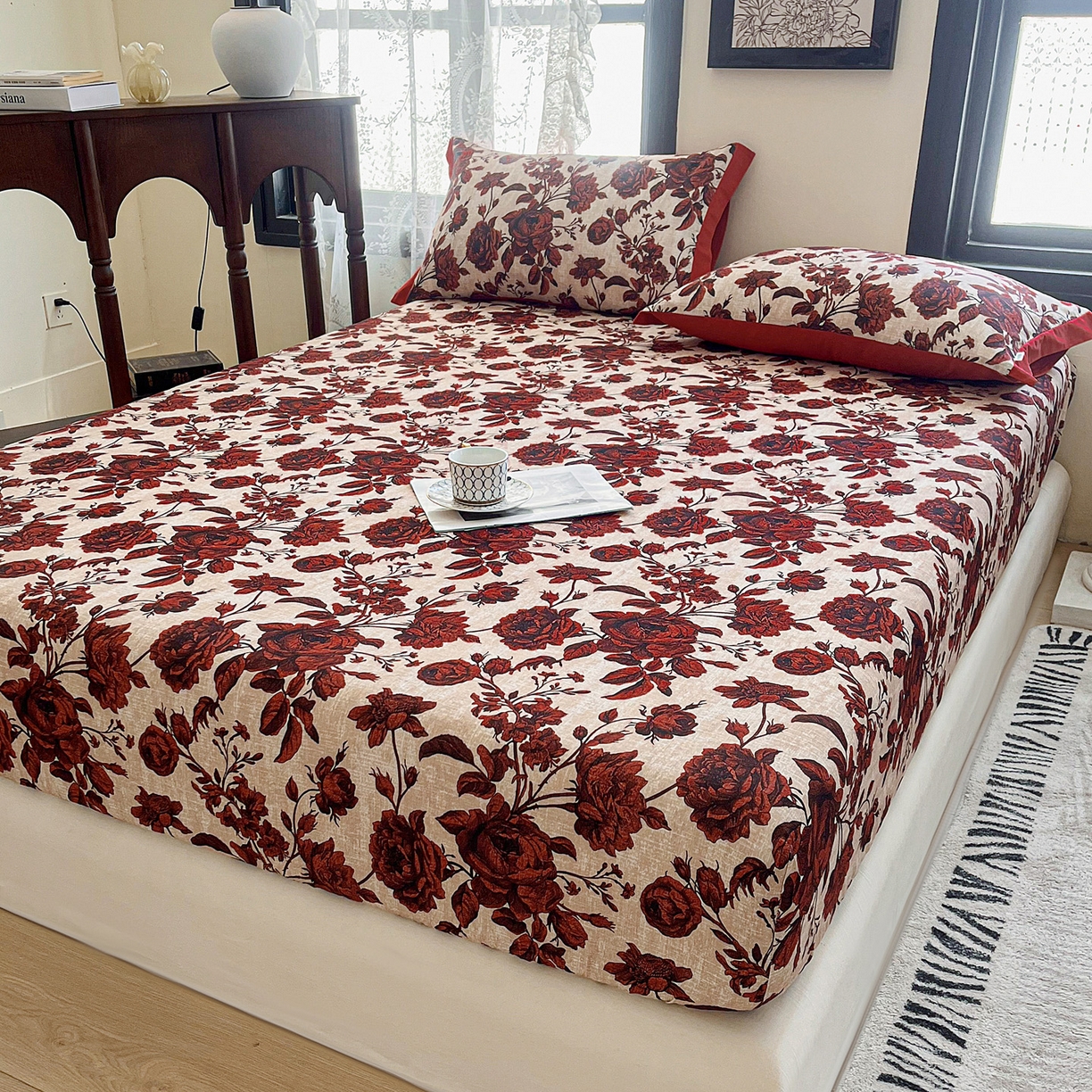 91家纺网 家纺一手货源 找家纺 慕梵家居2025新款100%全棉磨毛包边款床笠 红色玫瑰