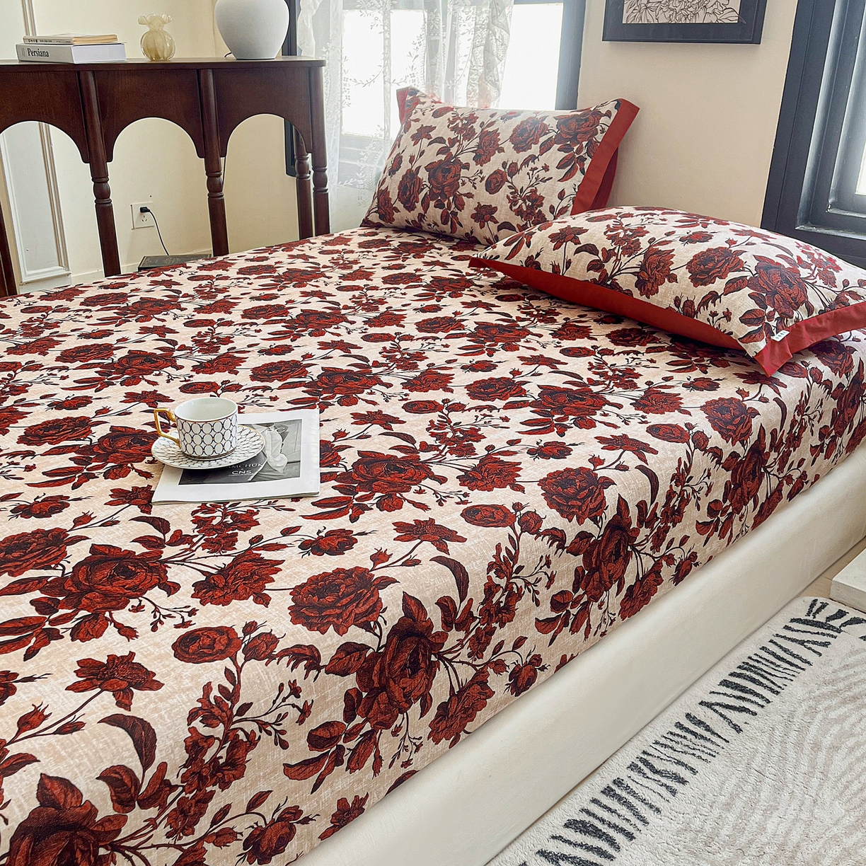 91家纺网 家纺一手货源 找家纺 慕梵家居2025新款100%全棉磨毛包边款床笠 红色玫瑰