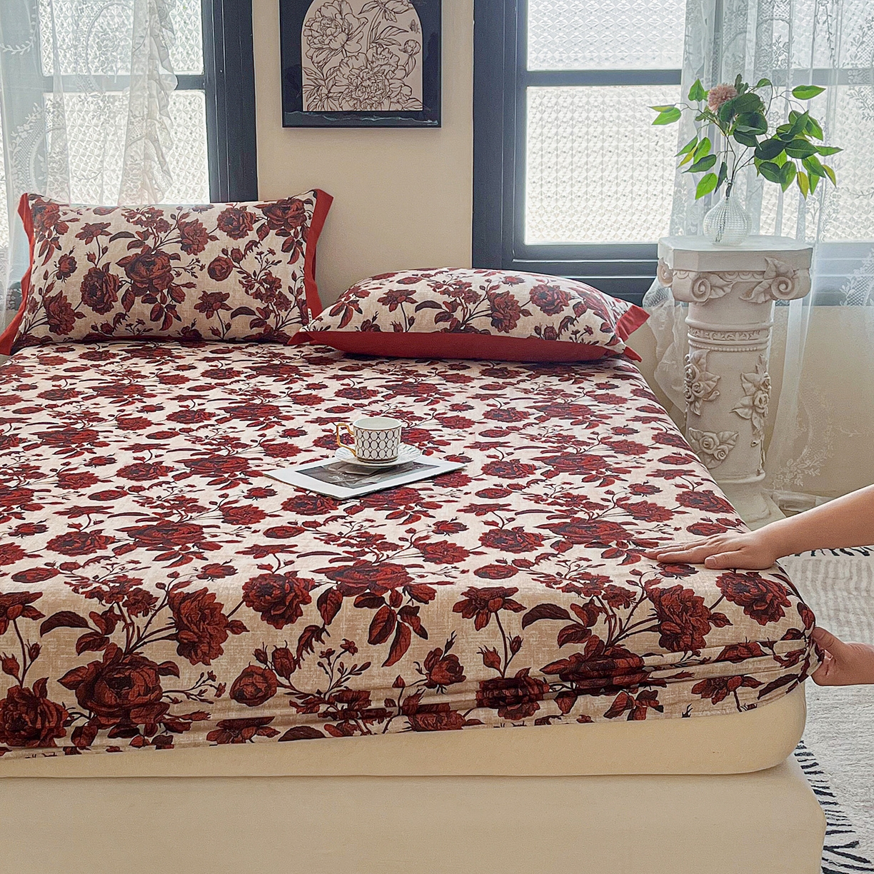 91家纺网 家纺一手货源 找家纺 慕梵家居2025新款100%全棉磨毛包边款床笠 红色玫瑰