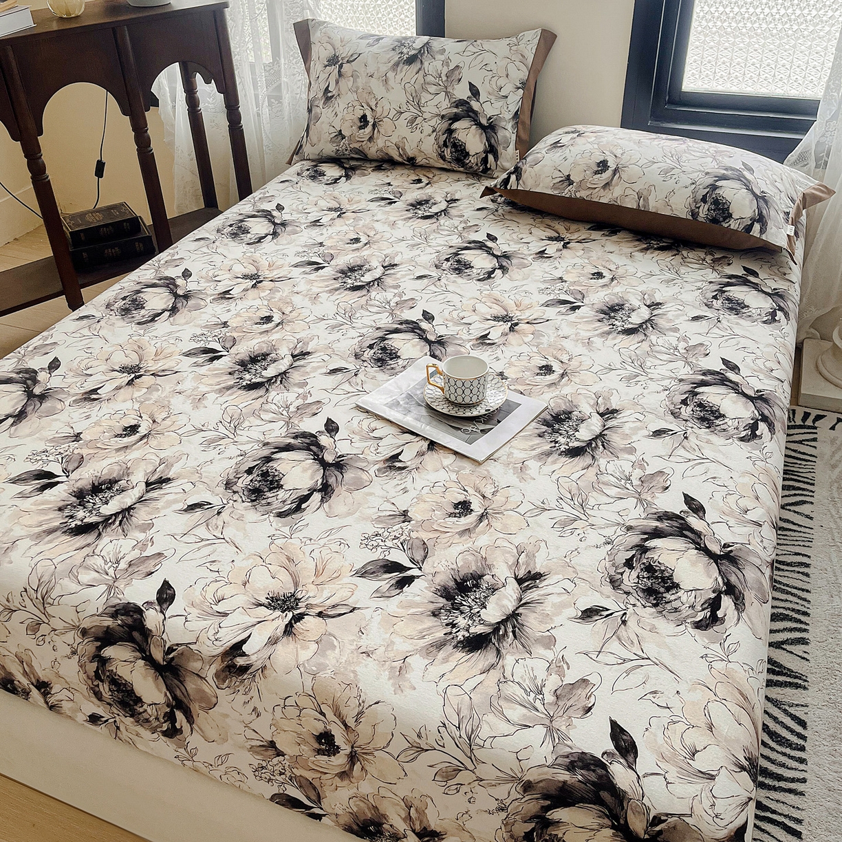 91家纺网 家纺一手货源 找家纺 慕梵家居2025新款100%全棉磨毛包边款床笠 暮秋鎏金