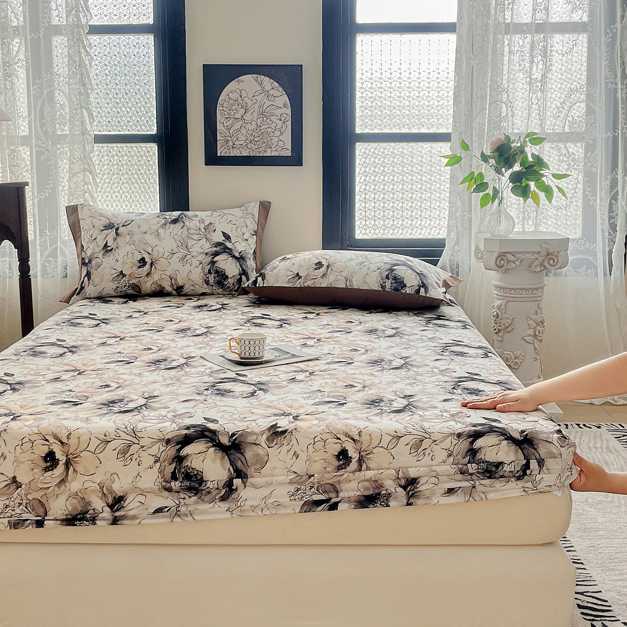 91家纺网 家纺一手货源 找家纺 慕梵家居2025新款100%全棉磨毛包边款床笠 暮秋鎏金