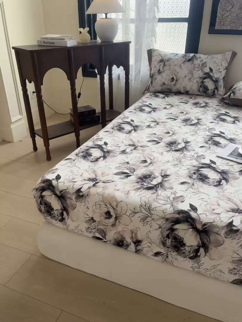 91家纺网 家纺一手货源 找家纺 慕梵家居2025新款100%全棉磨毛包边款床笠 暮秋鎏金