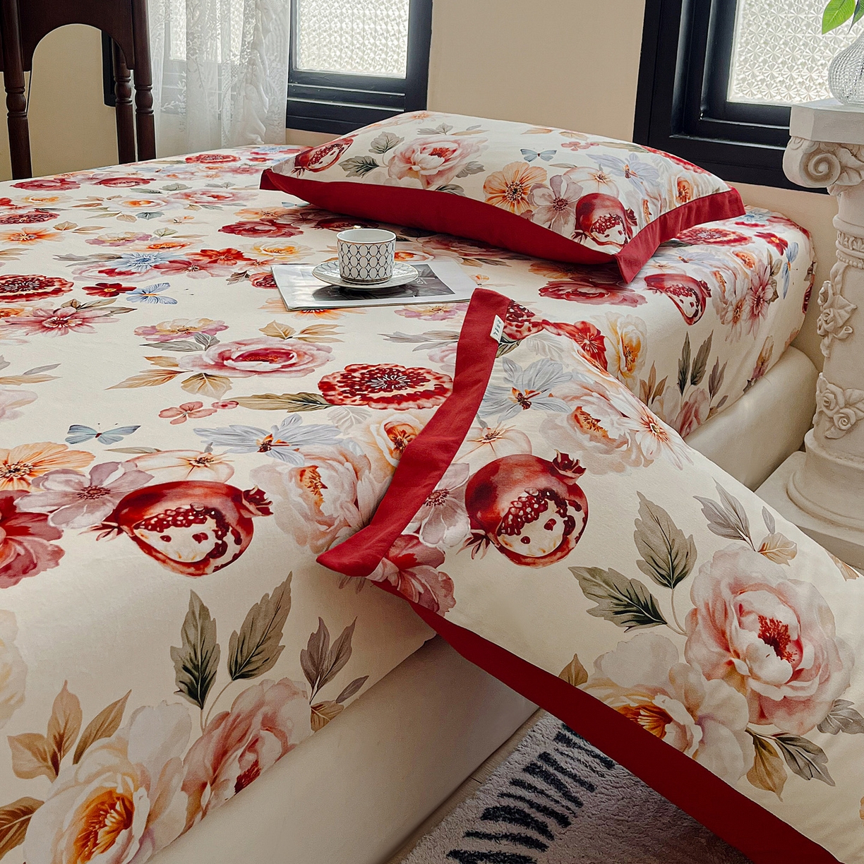 91家纺网 家纺一手货源 找家纺 慕梵家居2025新款100%全棉磨毛包边款床笠 石榴花红