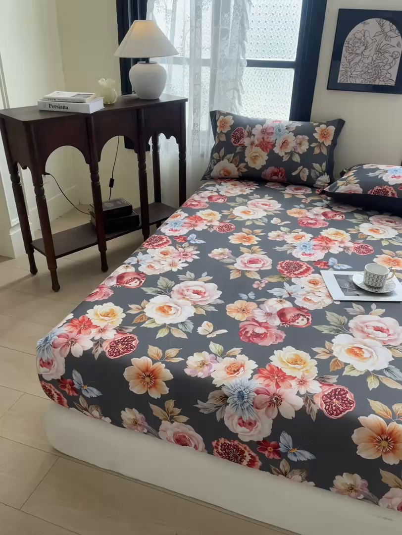 91家纺网 家纺一手货源 找家纺 慕梵家居2025新款100%全棉磨毛包边款床笠 石榴花灰