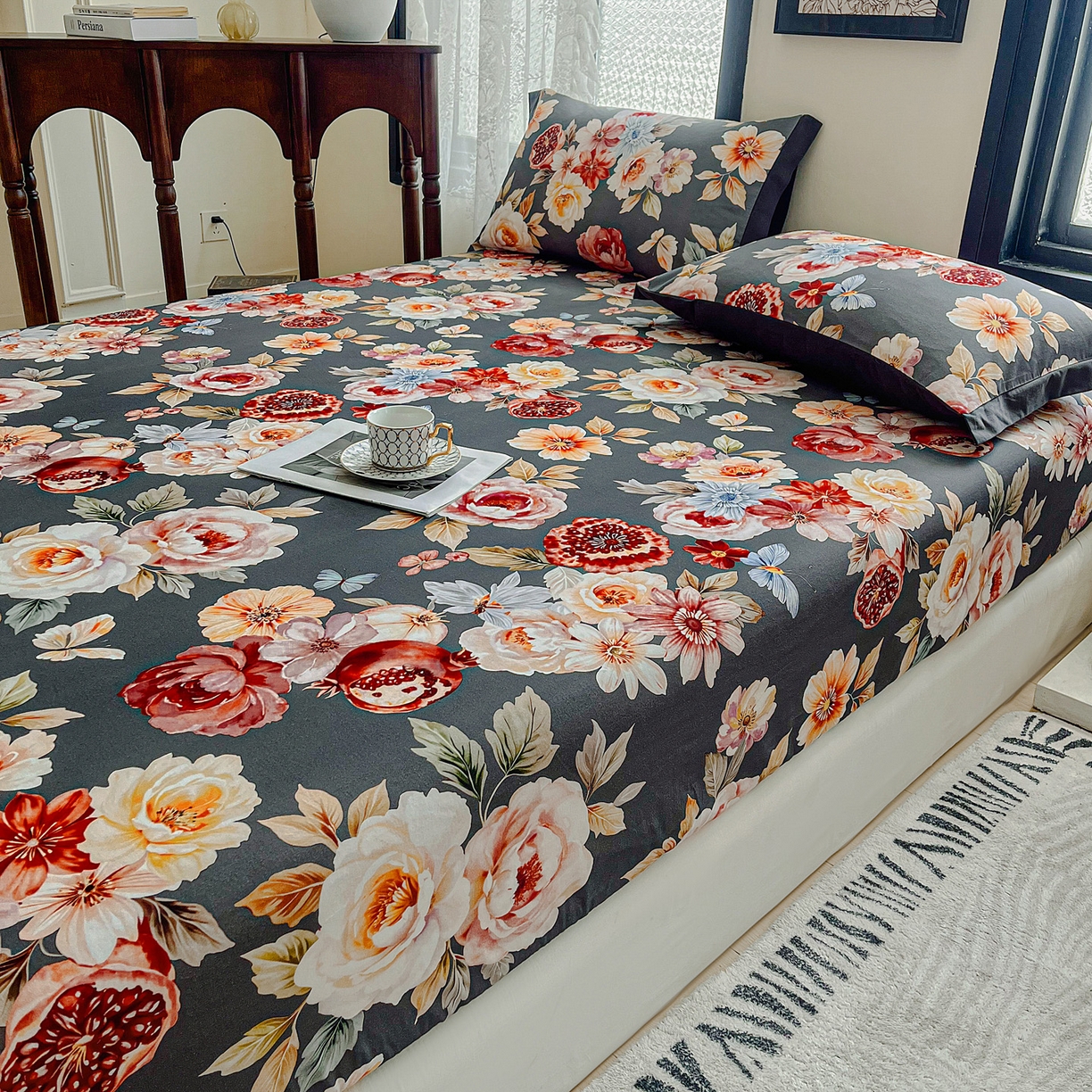 91家纺网 家纺一手货源 找家纺 慕梵家居2025新款100%全棉磨毛包边款床笠 石榴花灰