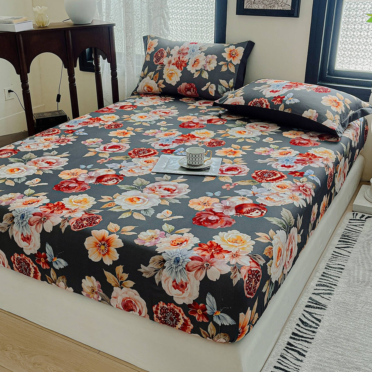 91家纺网 家纺一手货源 找家纺 慕梵家居2025新款100%全棉磨毛包边款床笠 石榴花灰