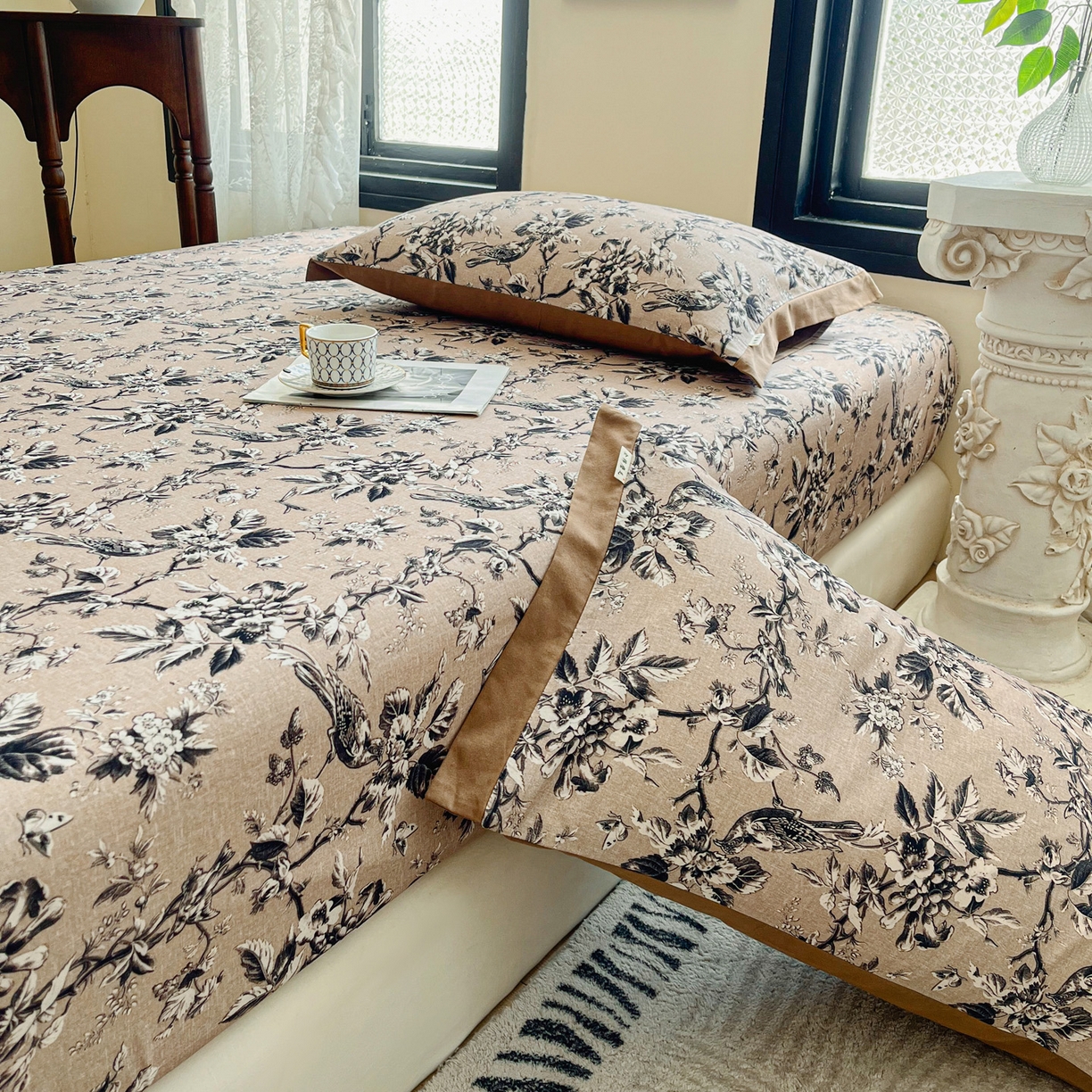 91家纺网 家纺一手货源 找家纺 慕梵家居2025新款100%全棉磨毛包边款床笠 甜梦茶语