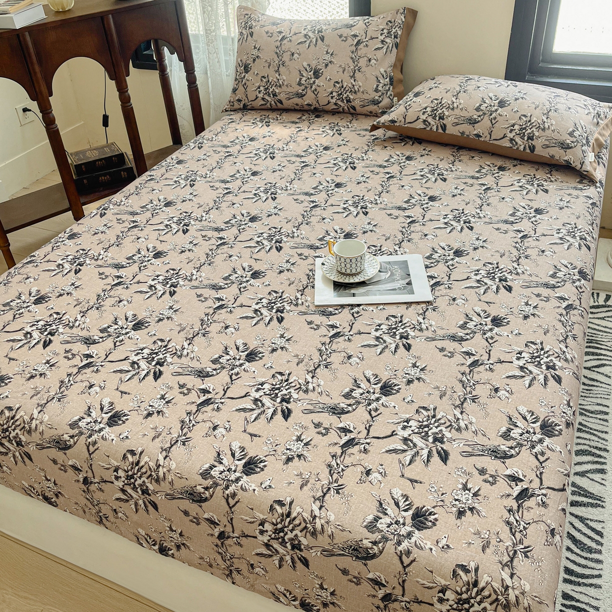 91家纺网 家纺一手货源 找家纺 慕梵家居2025新款100%全棉磨毛包边款床笠 甜梦茶语