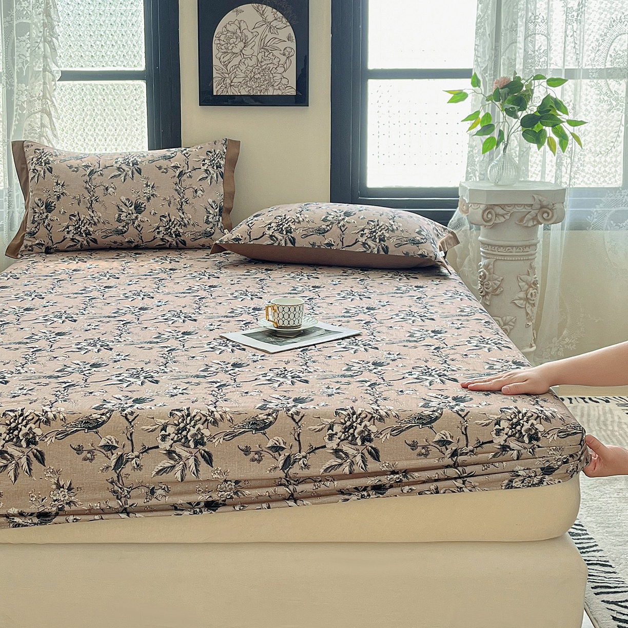 91家纺网 家纺一手货源 找家纺 慕梵家居2025新款100%全棉磨毛包边款床笠 甜梦茶语