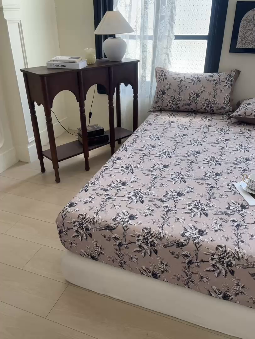 91家纺网 家纺一手货源 找家纺 慕梵家居2025新款100%全棉磨毛包边款床笠 甜梦茶语