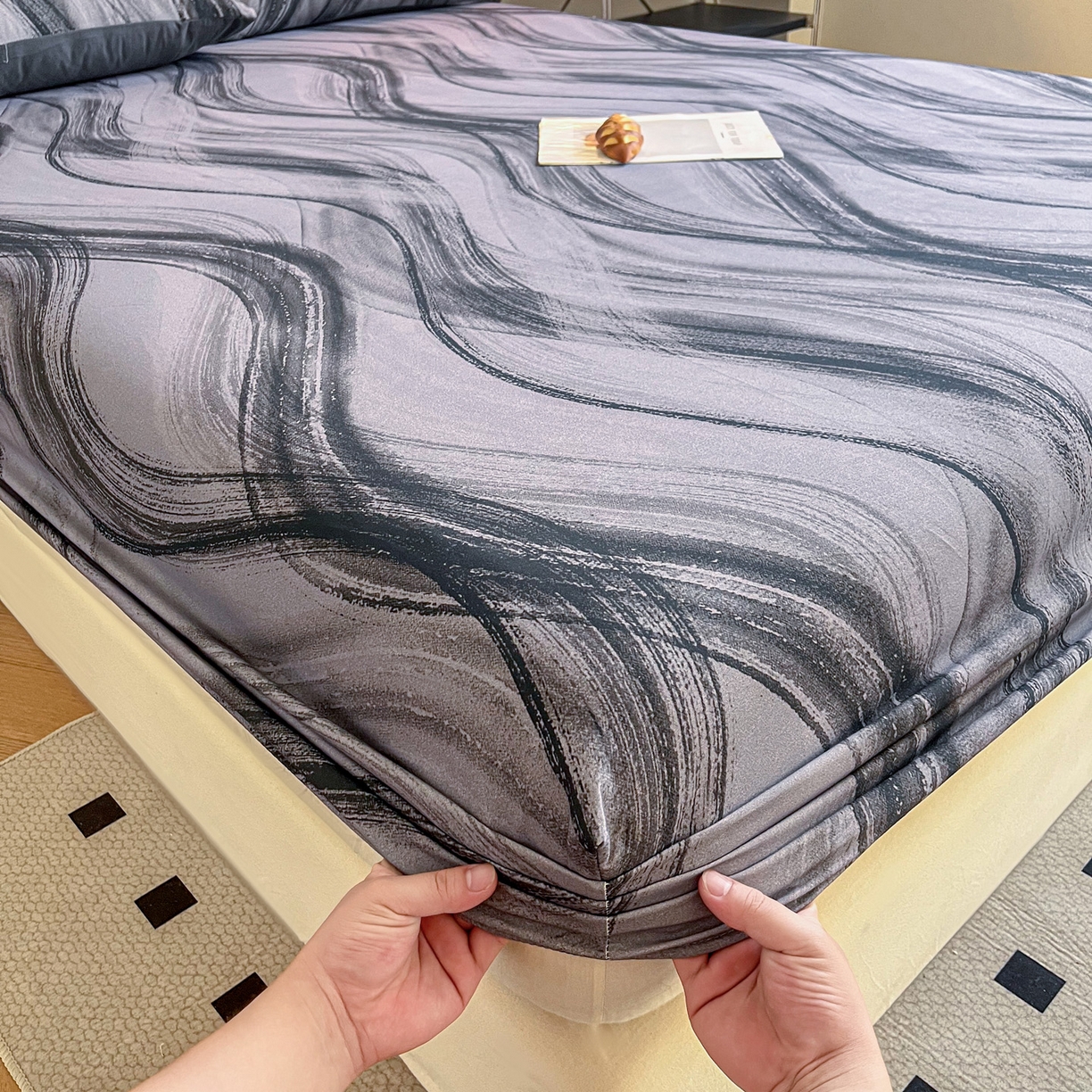 91家纺网 家纺一手货源 找家纺 慕梵家居2025新款100%全棉磨毛单床笠 几何灰