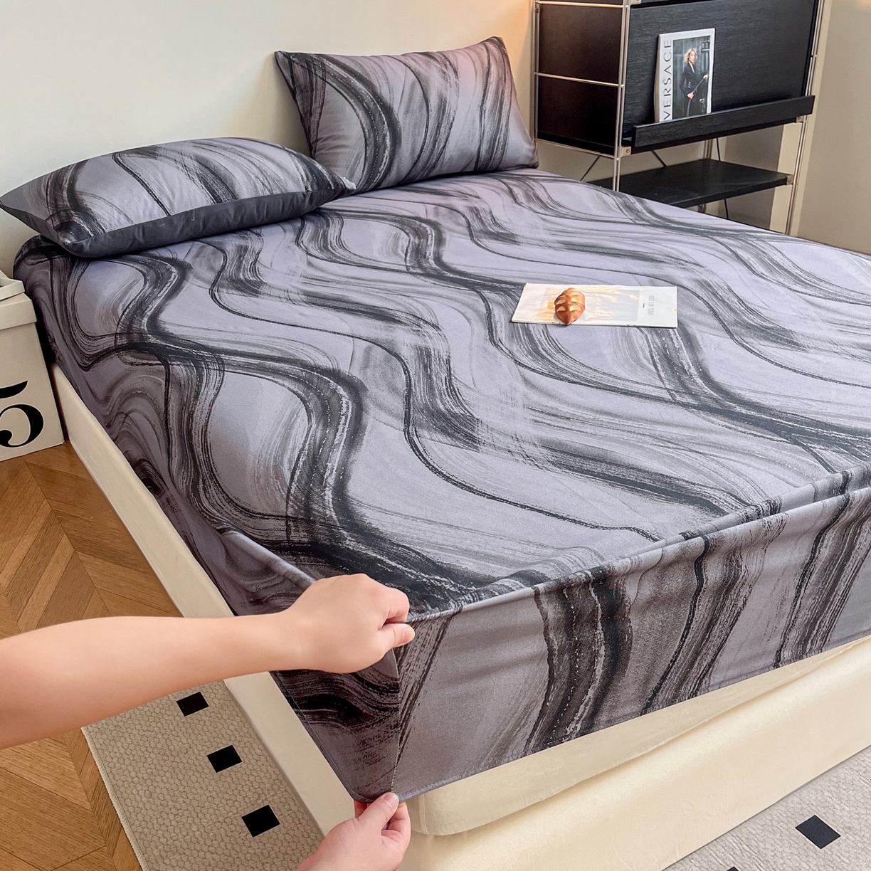 91家纺网 家纺一手货源 找家纺 慕梵家居2025新款100%全棉磨毛单床笠 几何灰