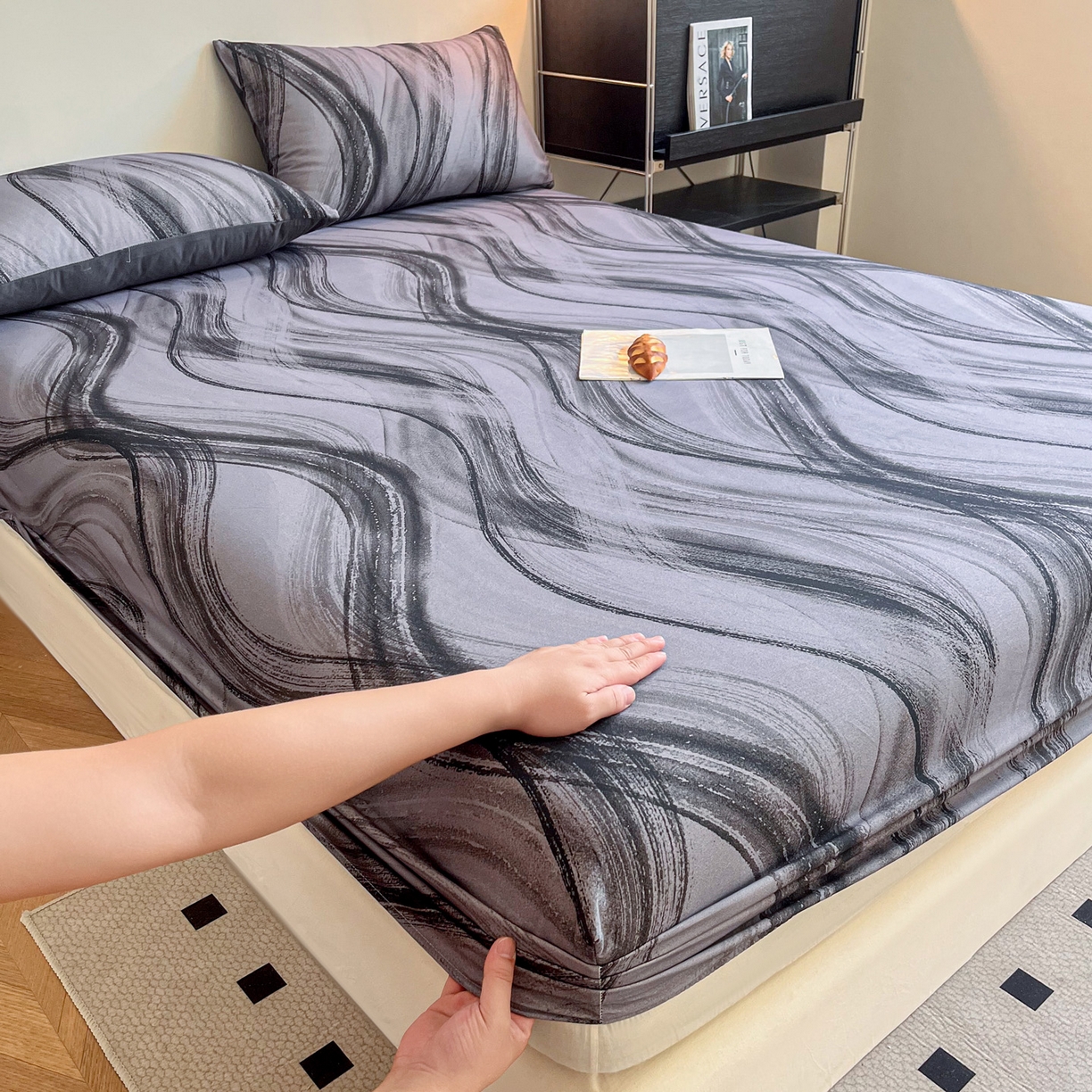 91家纺网 家纺一手货源 找家纺 慕梵家居2025新款100%全棉磨毛单床笠 几何灰