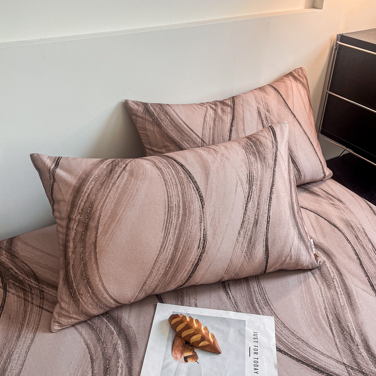 91家纺网 家纺一手货源 找家纺 慕梵家居2025新款100%全棉磨毛单床笠 几何咖