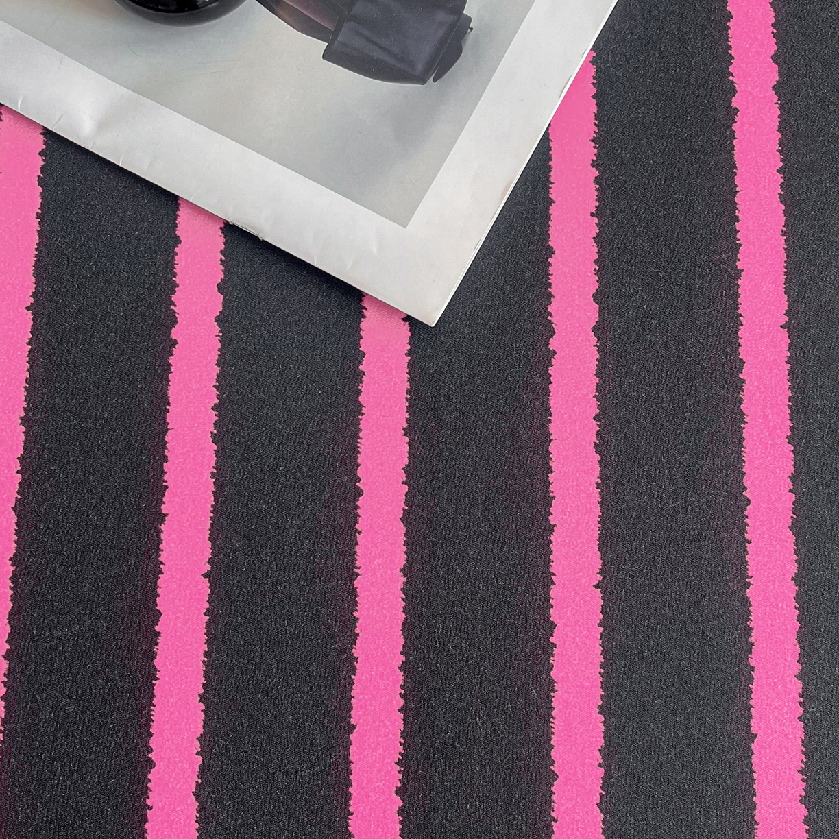 91家纺网 家纺一手货源 找家纺 慕梵家居2025新款100%全棉磨毛单床笠 律动黑