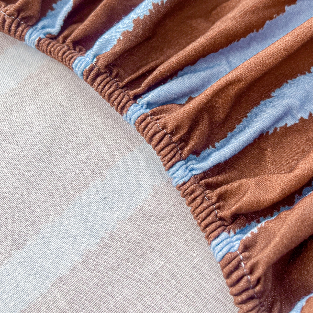 91家纺网 家纺一手货源 找家纺 慕梵家居2025新款100%全棉磨毛单床笠 律动咖